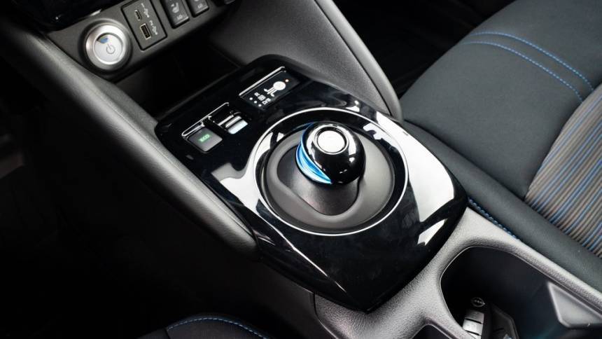 2025 Nissan LEAF - Images - 18