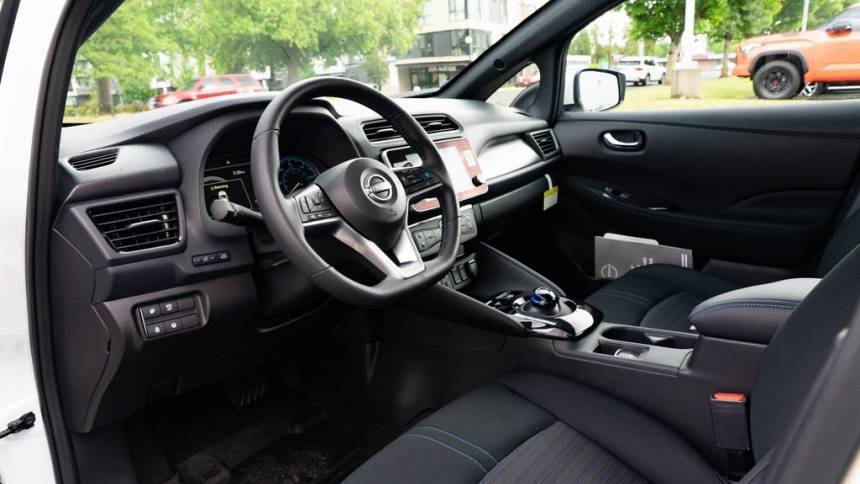 2025 Nissan LEAF - Images - 20