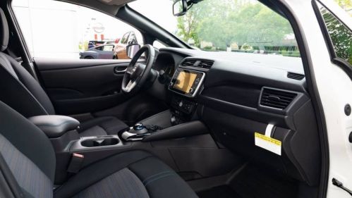 2025 Nissan LEAF - Images - 26