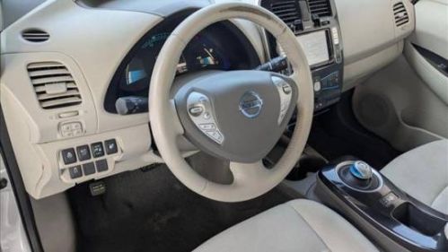 2015 Nissan LEAF - Images - 10