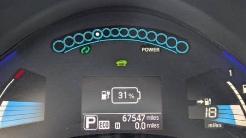 2015 Nissan LEAF - Images - 11