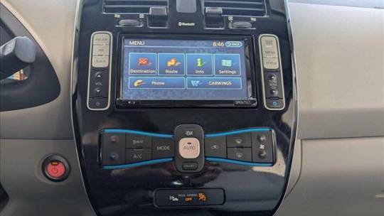 2015 Nissan LEAF - Images - 16