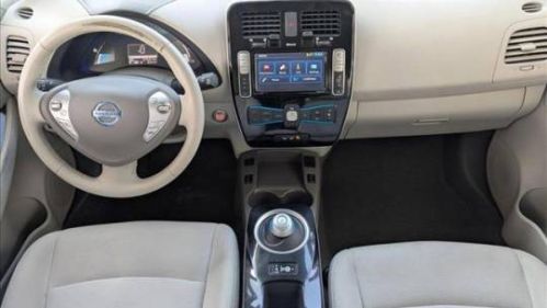2015 Nissan LEAF - Images - 18