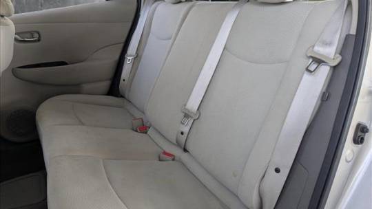 2015 Nissan LEAF - Images - 19