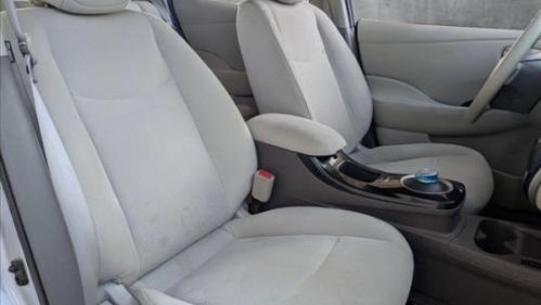 2015 Nissan LEAF - Images - 21