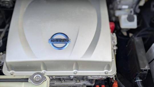 2015 Nissan LEAF - Images - 23