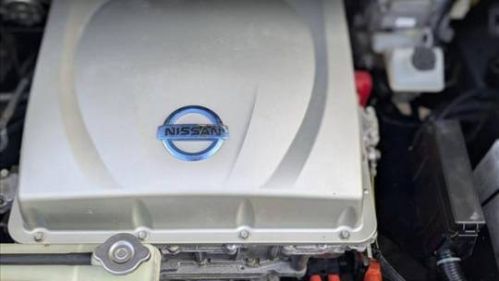 2015 Nissan LEAF - Images - 23