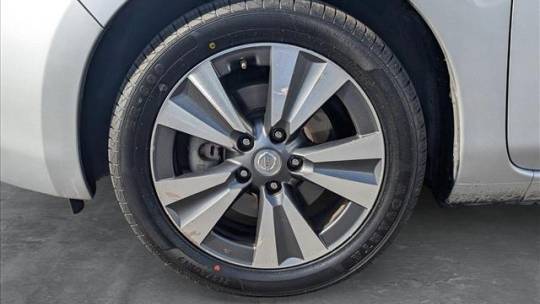 2015 Nissan LEAF - Images - 25