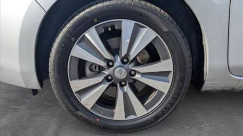 2015 Nissan LEAF - Images - 25