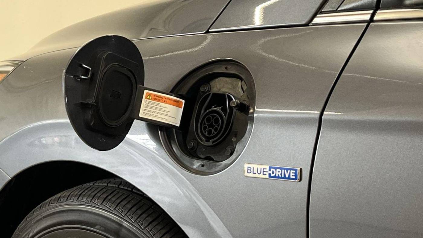 2019 Hyundai IONIQ KMHC75LD1KU136214