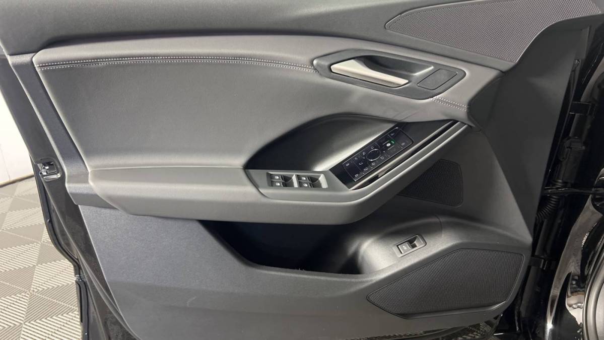 2025 Audi Q6 e-tron - Images - 10