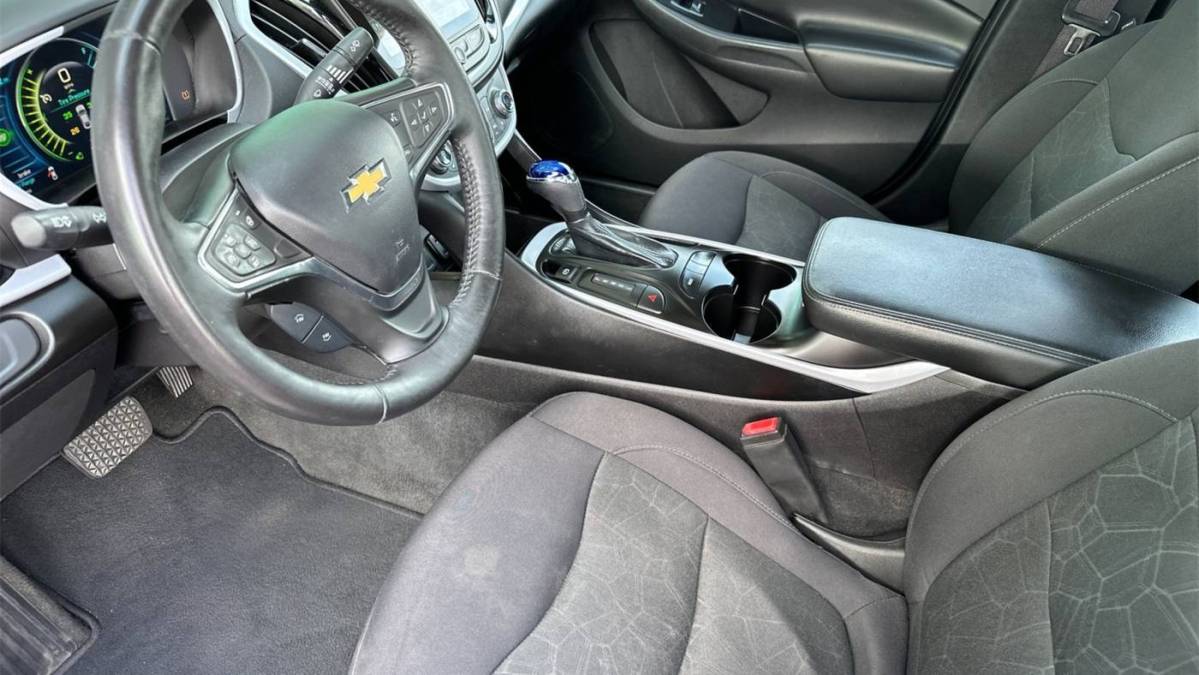 2017 Chevrolet VOLT - Images - 8