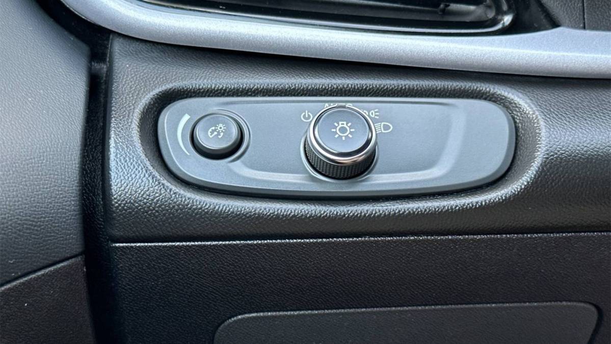 2017 Chevrolet VOLT - Images - 24