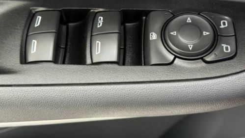 2020 Chevrolet Bolt - Images - 18