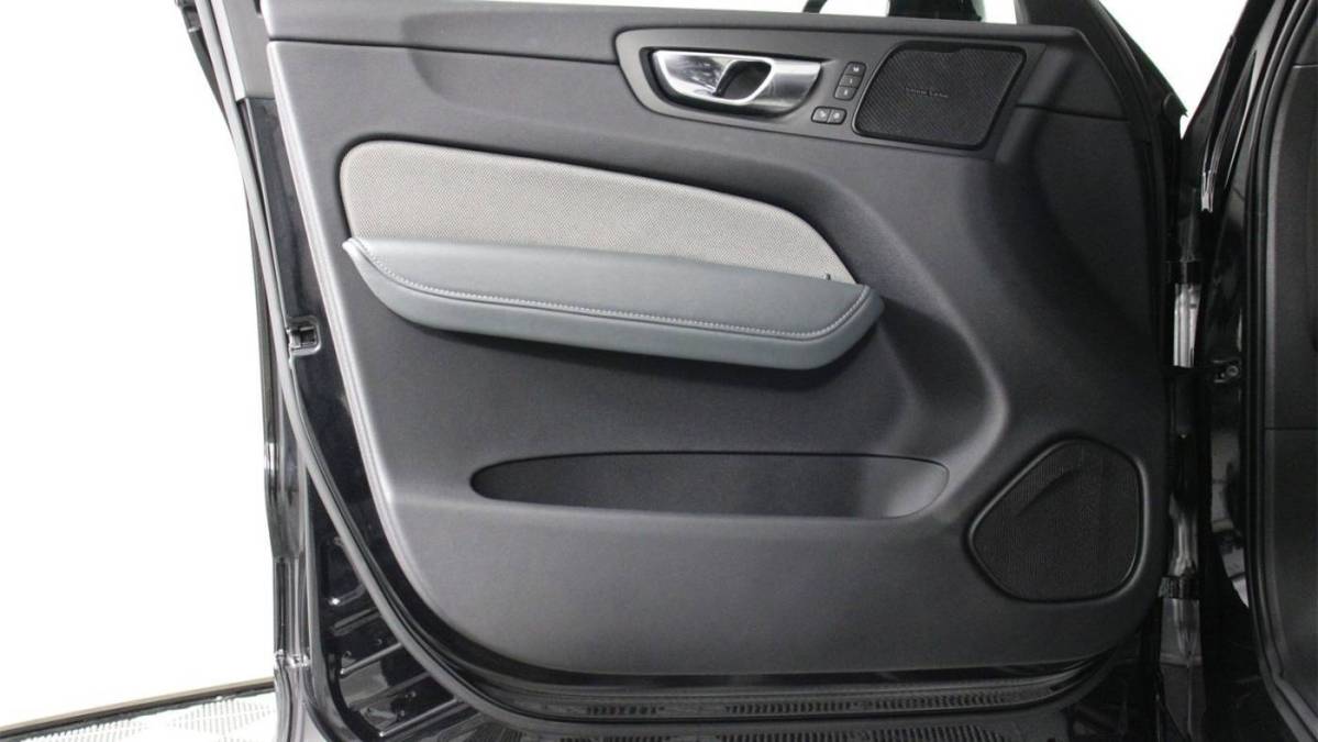 2022 Volvo XC60 - Images - 17