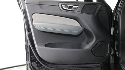 2022 Volvo XC60 - Images - 17