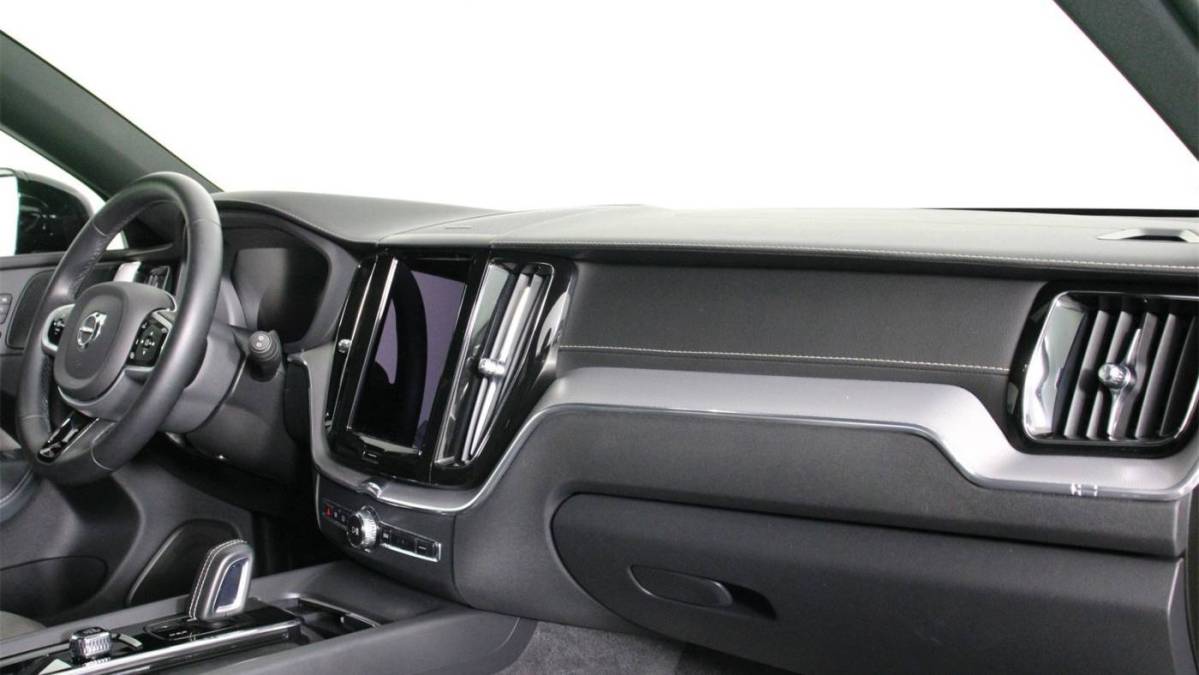 2022 Volvo XC60 - Images - 22
