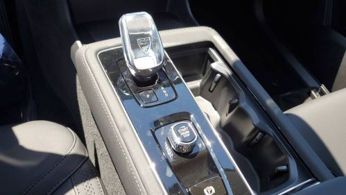 2025 Volvo XC90 - Images - 18