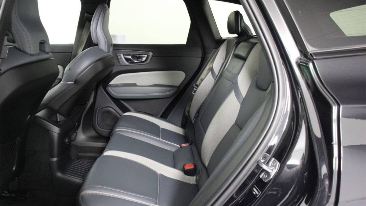 2022 Volvo XC60 - Images - 32