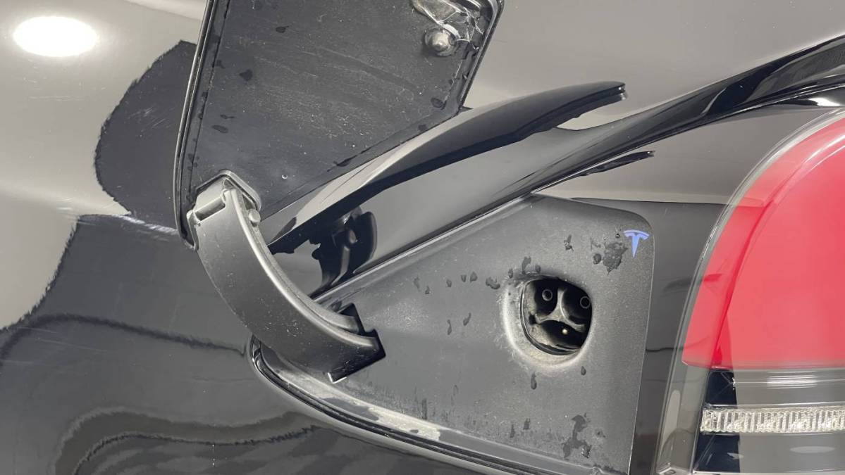 2022 Tesla Model X - Images - 17