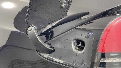 2022 Tesla Model X - Images - 17