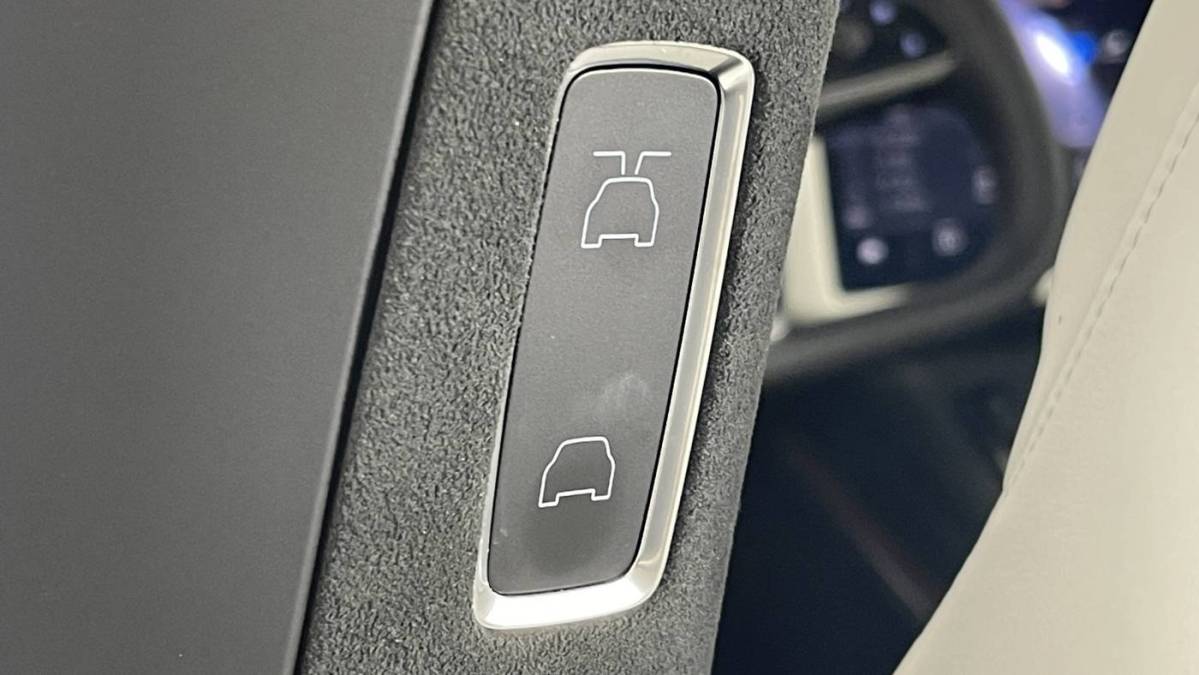 2022 Tesla Model X - Images - 37