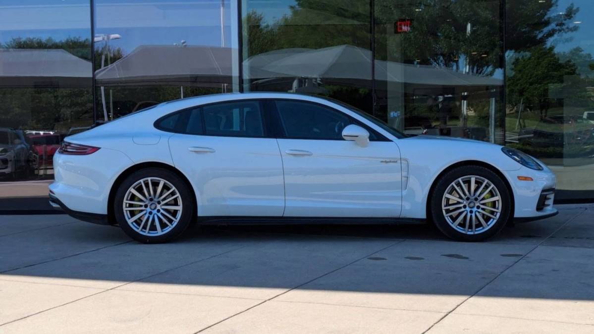 2019 Porsche Panamera - Images - 8