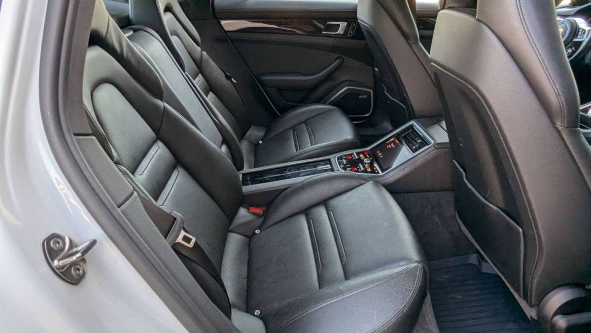 2019 Porsche Panamera - Images - 24