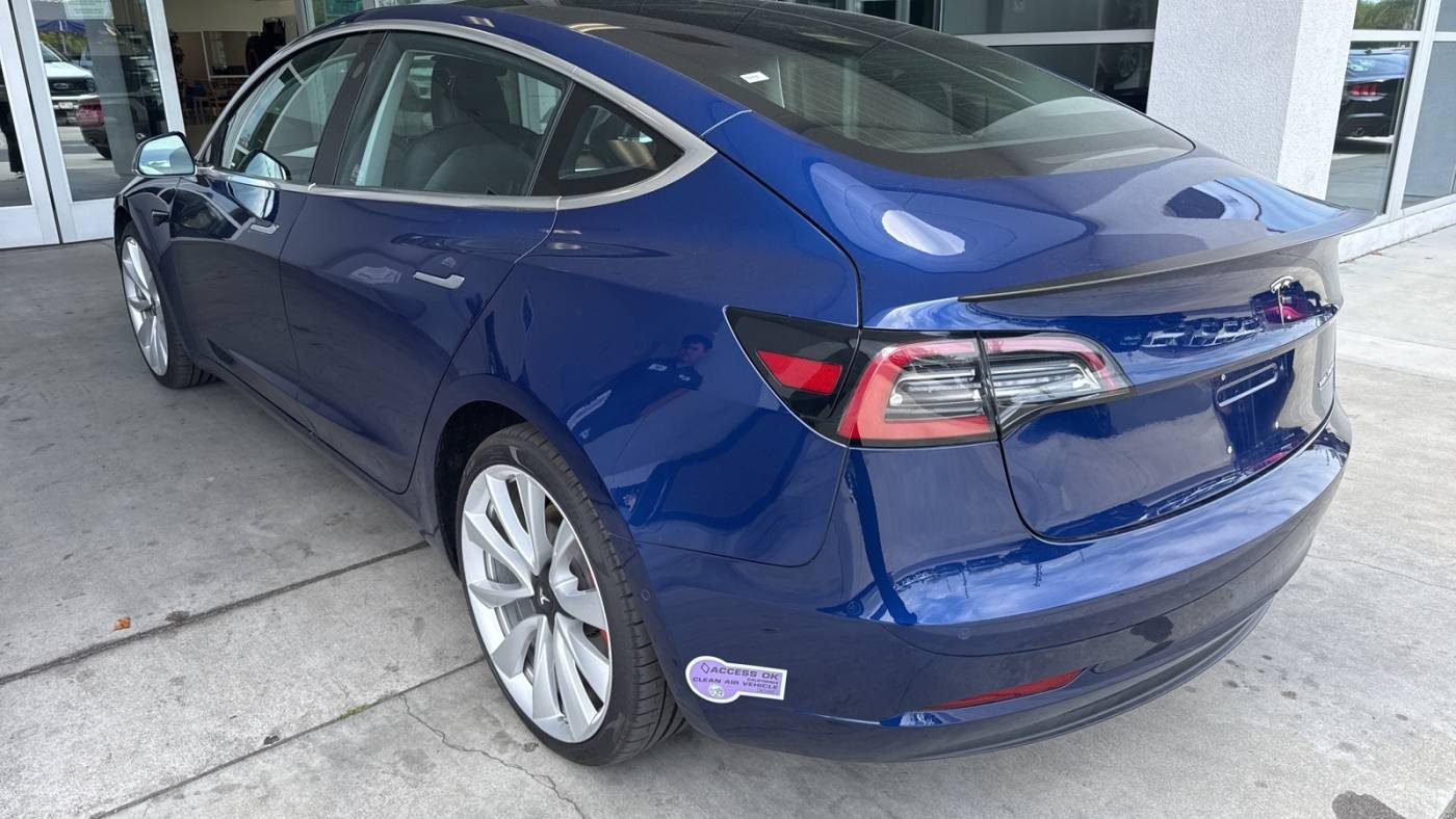 2018 Tesla Model 3 5YJ3E1EB3JF106265