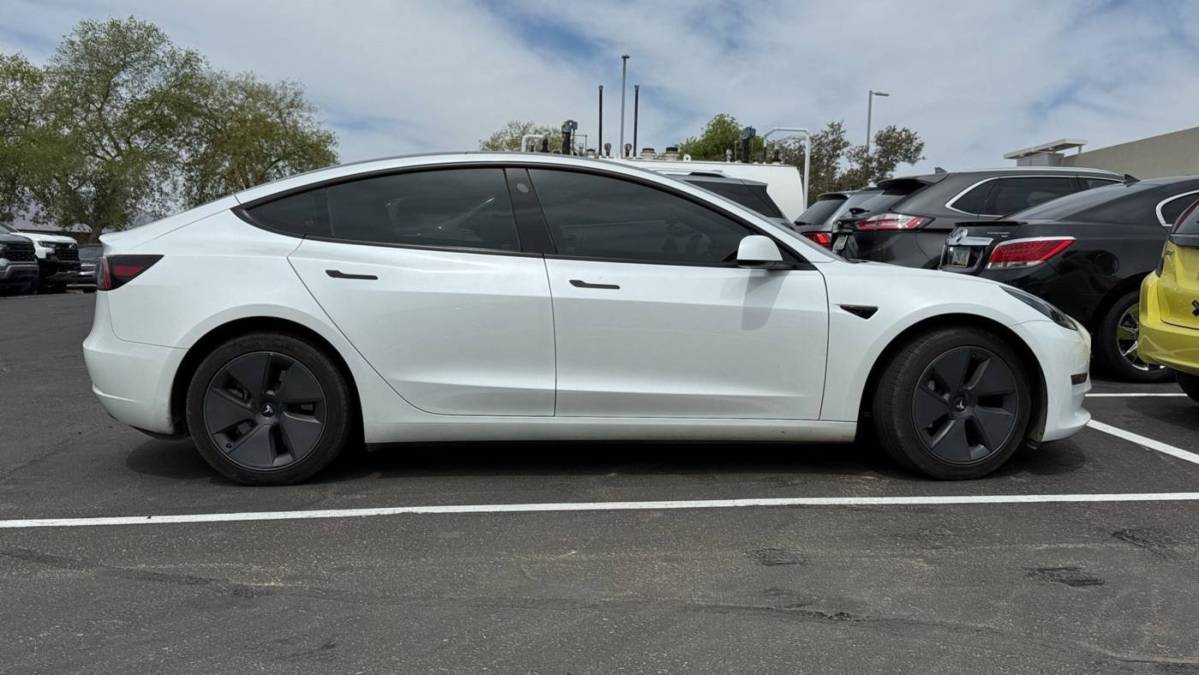 2023 Tesla Model 3 - Images - 3