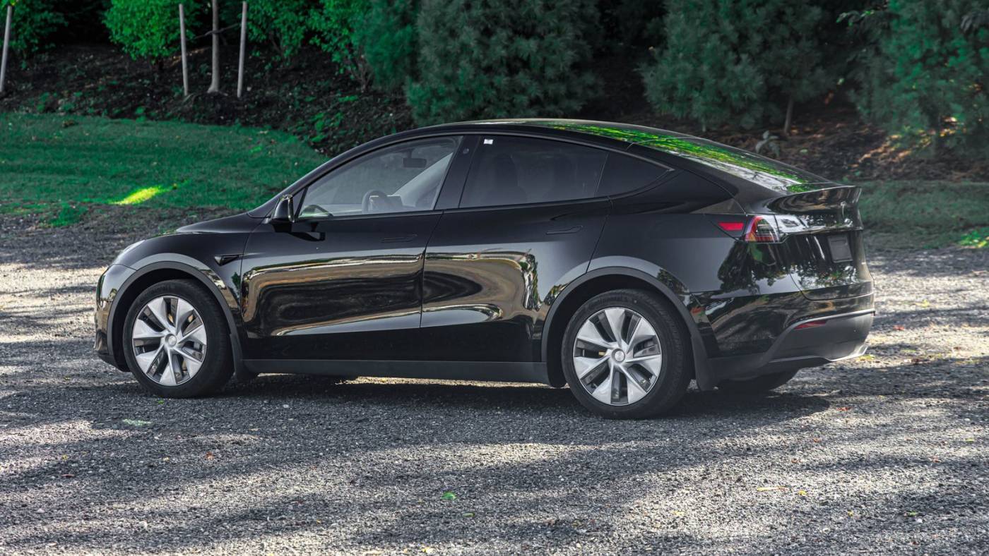 2023 Tesla Model Y 7SAYGDEE0PA180988