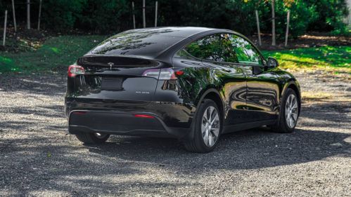 2023 Tesla Model Y 7SAYGDEE0PA180988