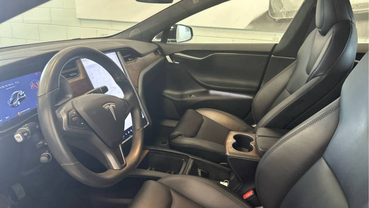 2021 Tesla Model S - Images - 13