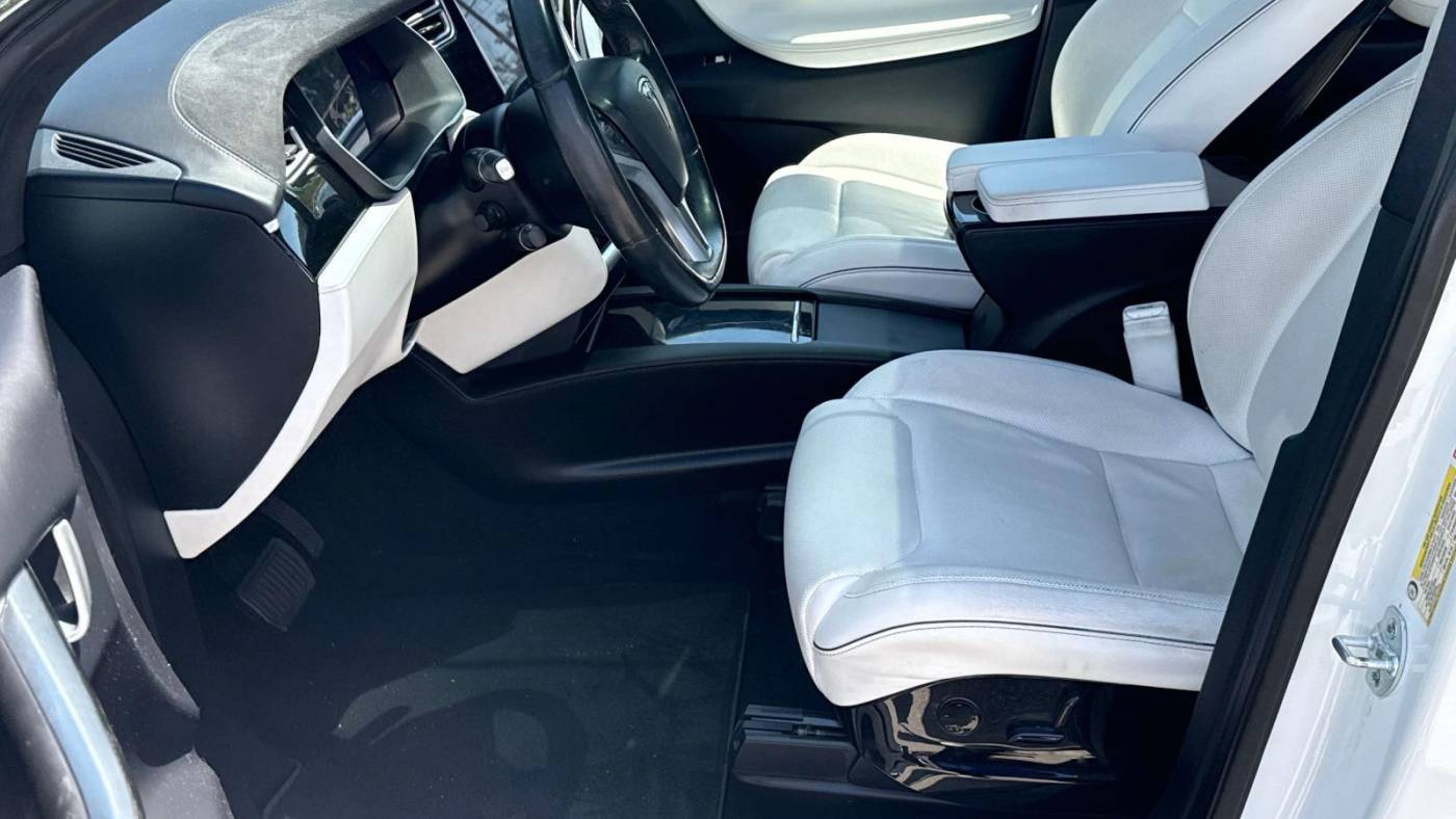 2016 Tesla Model X 5YJXCAE25GF015241