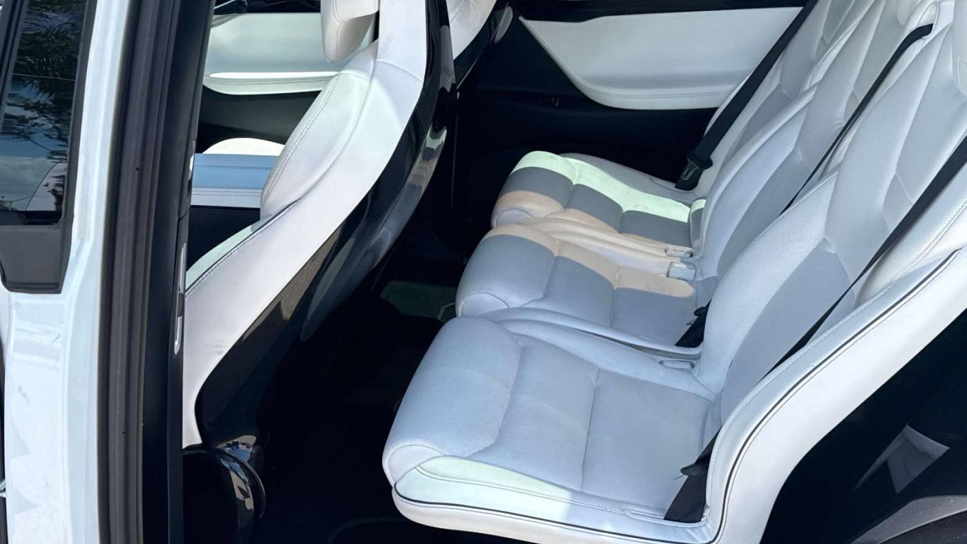 2016 Tesla Model X 5YJXCAE25GF015241