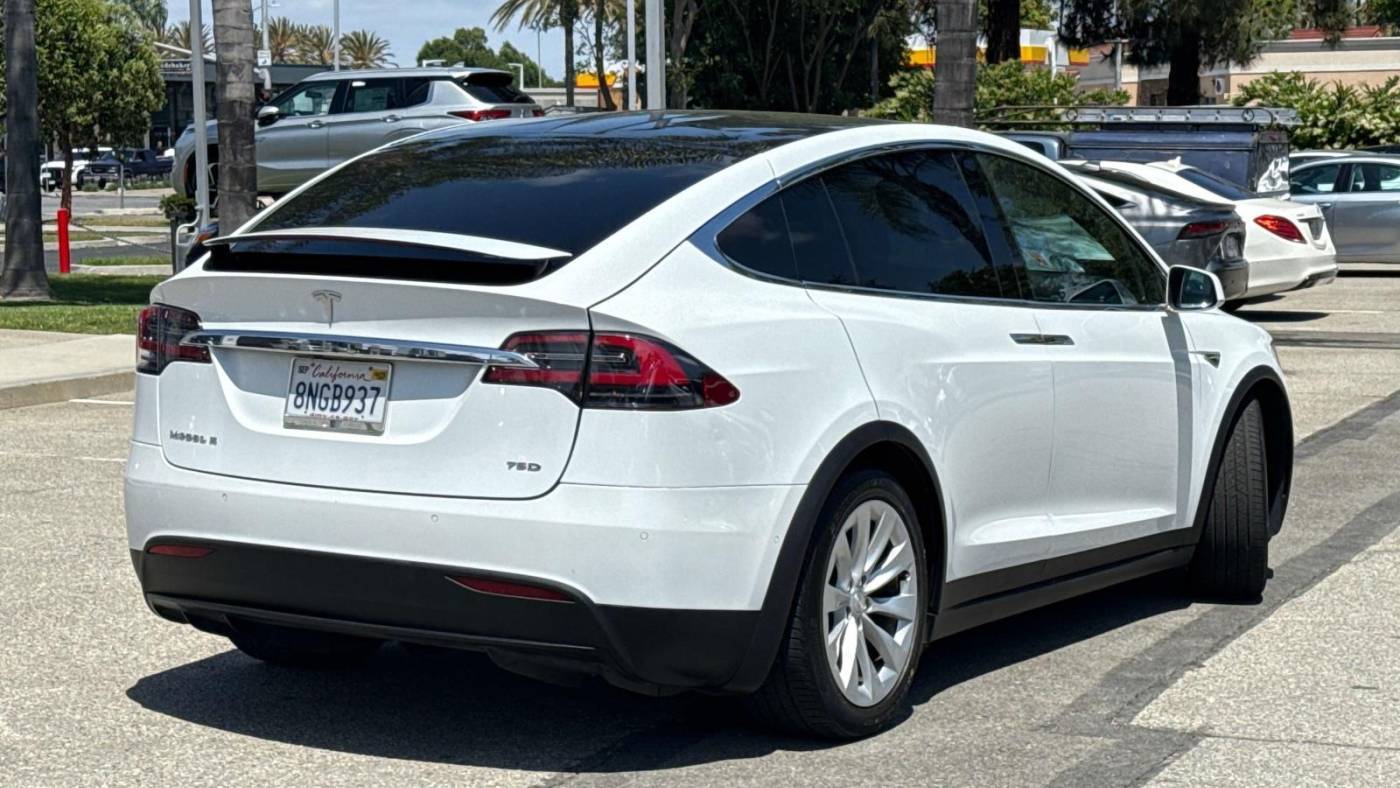 2016 Tesla Model X 5YJXCAE25GF015241