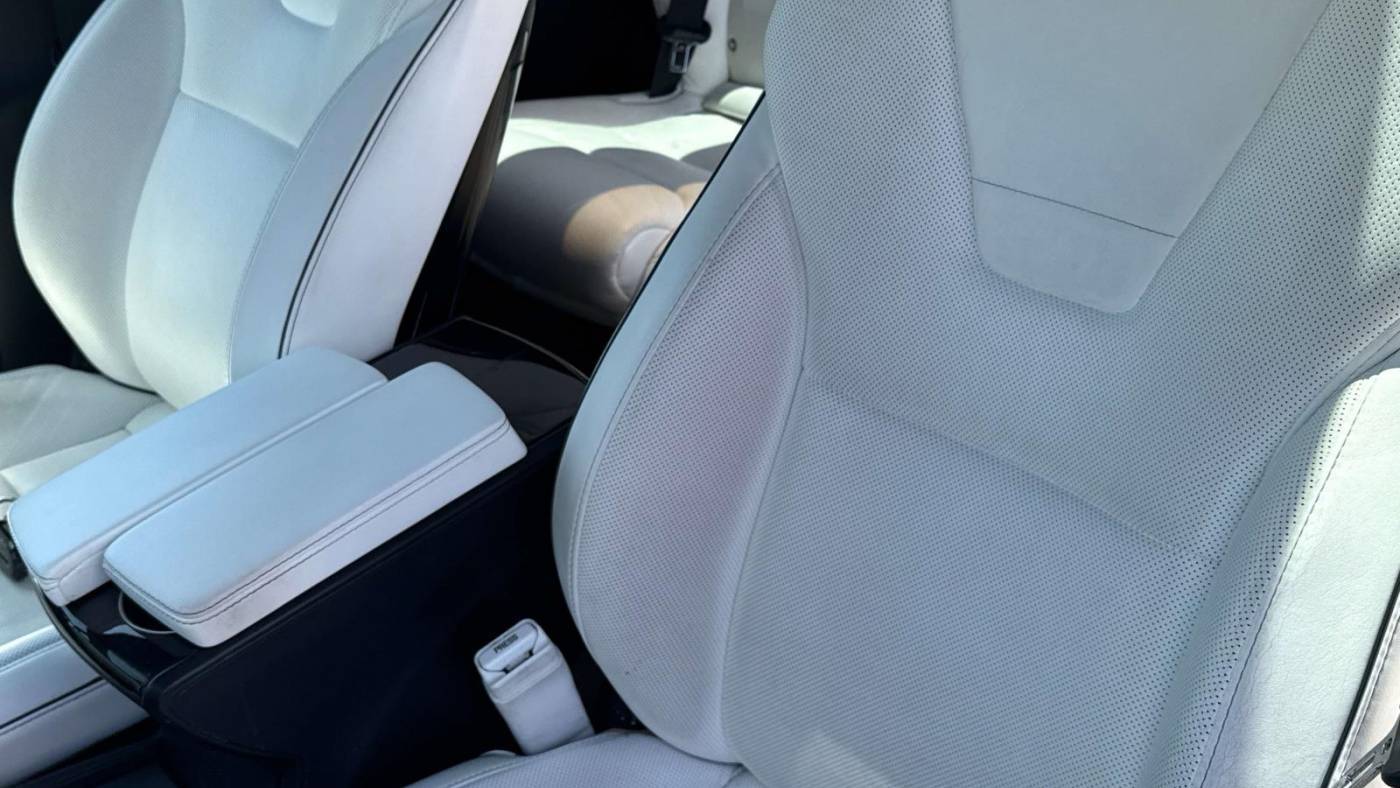 2016 Tesla Model X 5YJXCAE25GF015241