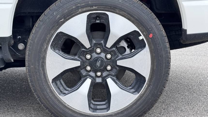 2025 Ford F-150 Lightning - Images - 14