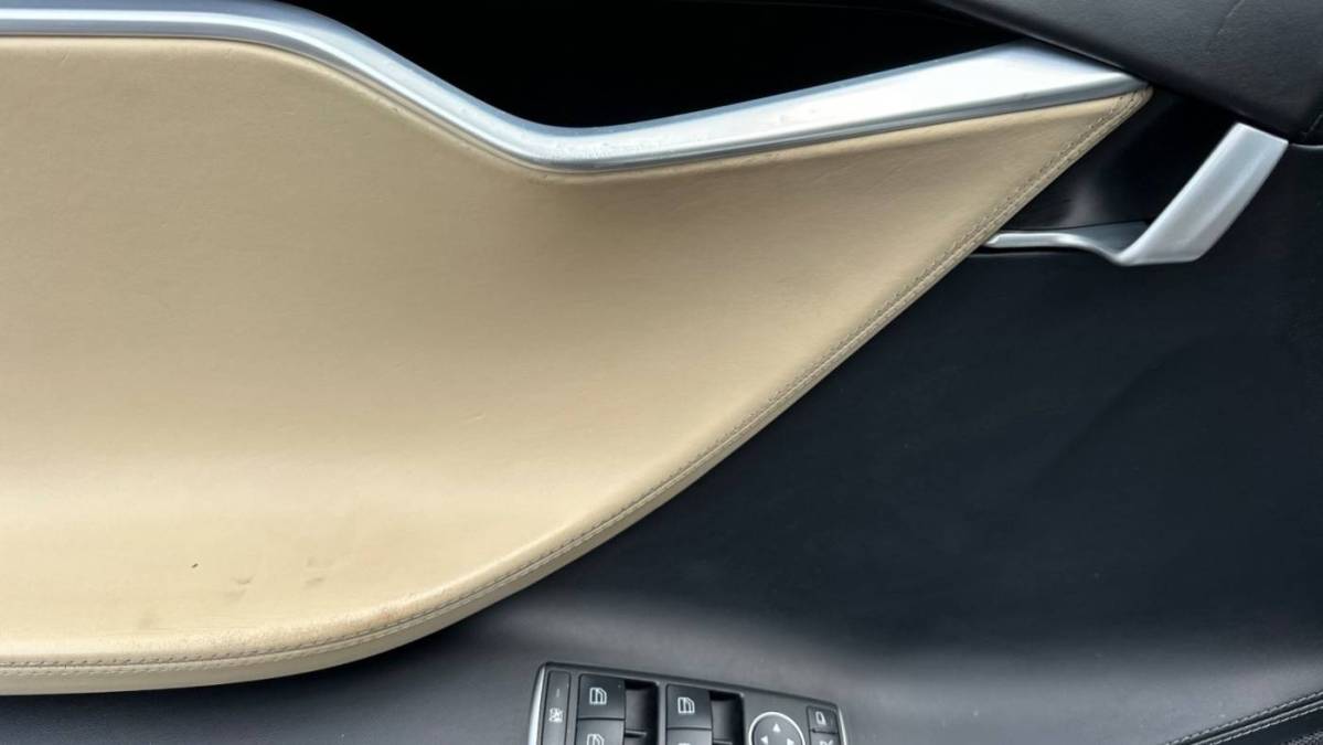 2016 Tesla Model S - Images - 10