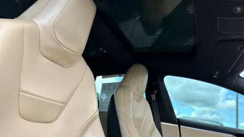 2016 Tesla Model S - Images - 17