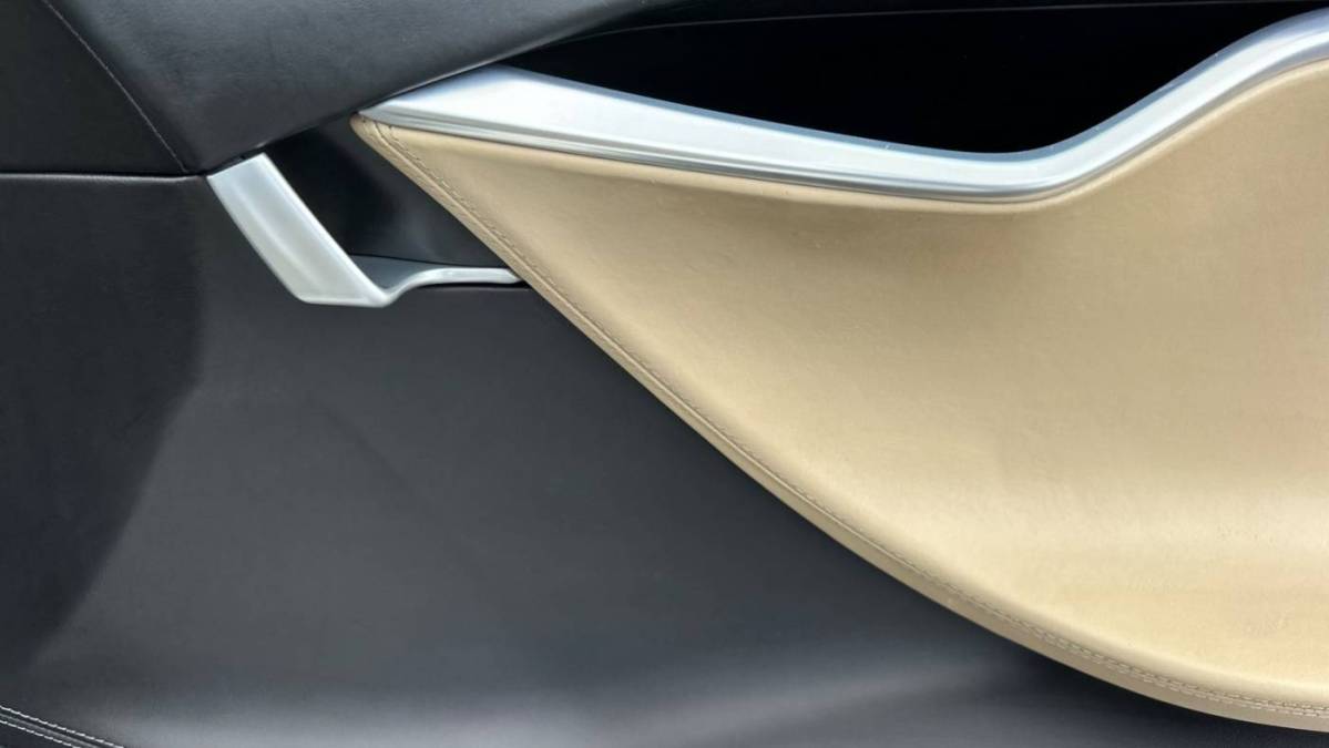 2016 Tesla Model S - Images - 18
