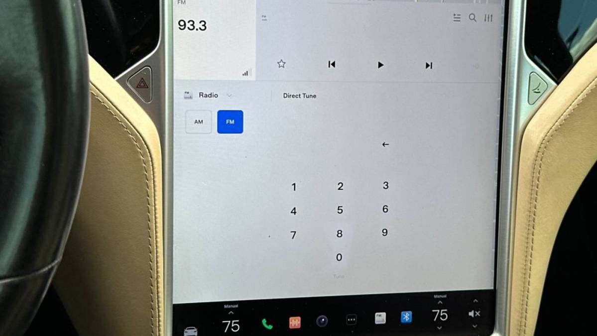 2016 Tesla Model S - Images - 19