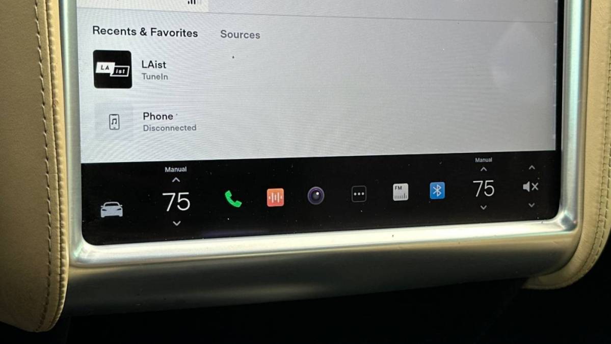 2016 Tesla Model S - Images - 22