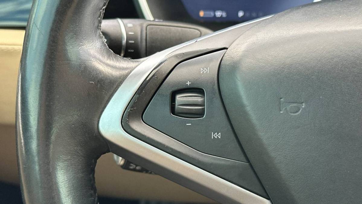 2016 Tesla Model S - Images - 25