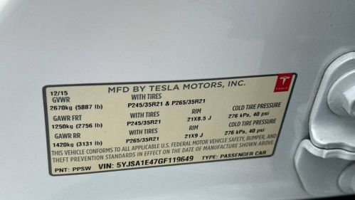 2016 Tesla Model S - Images - 32