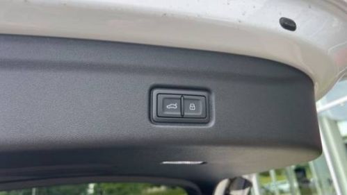 2025 Audi Q6 e-tron - Images - 31