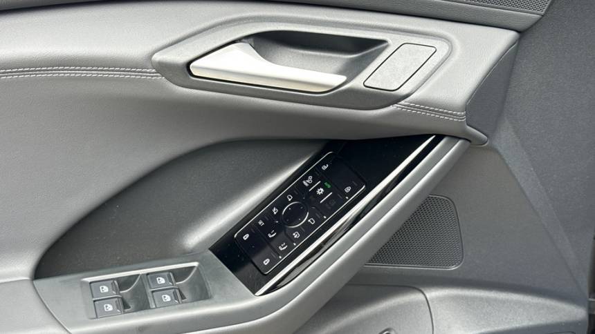 2025 Audi Q6 e-tron - Images - 16