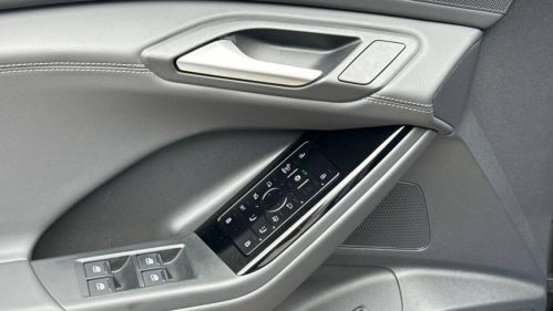 2025 Audi Q6 e-tron - Images - 16