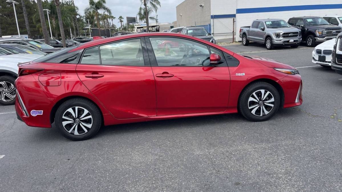 2019 Toyota Prius Prime - Images - 2