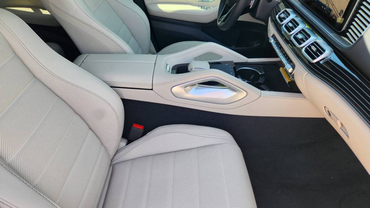 2025 Mercedes GLE - Images - 15